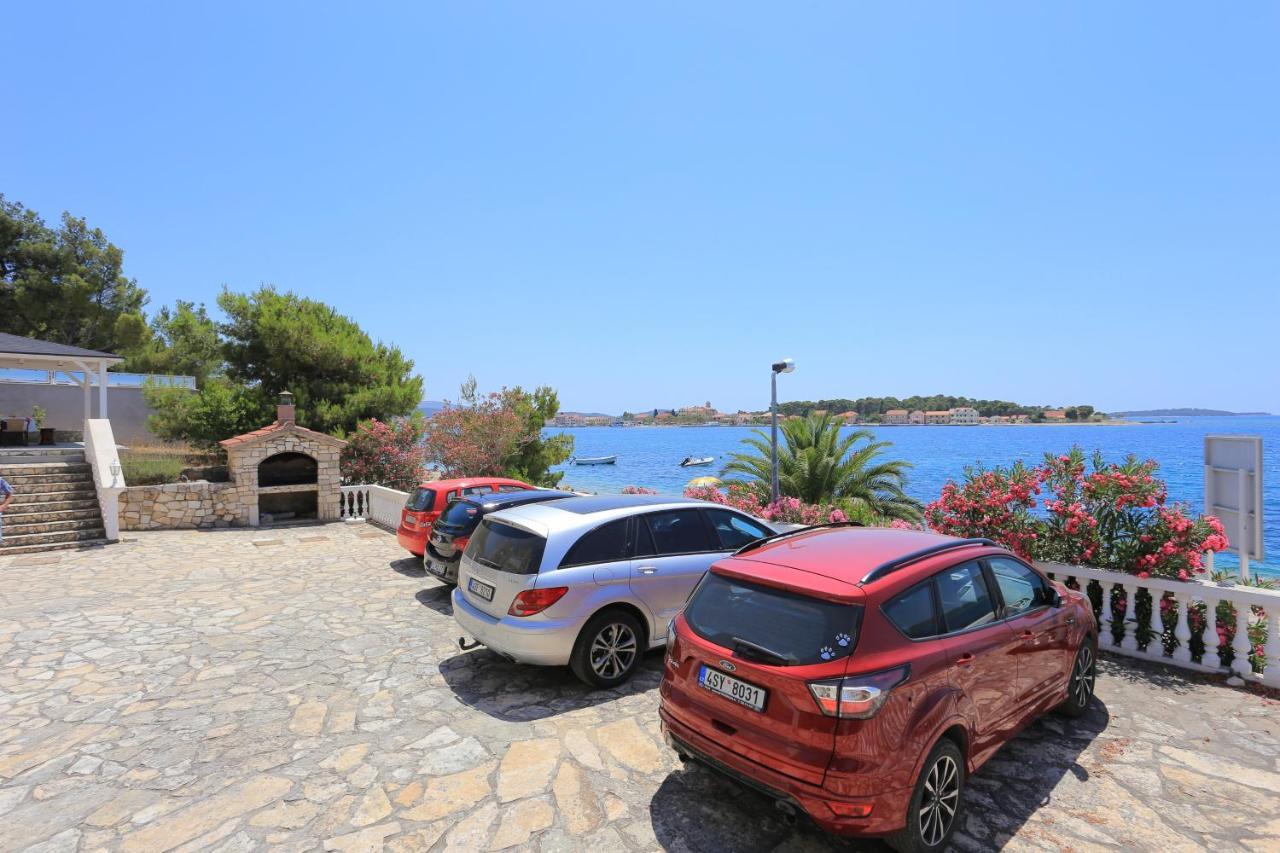 Family Friendly Seaside Apartments Brodarica, Sibenik - 15270 Bagian luar foto
