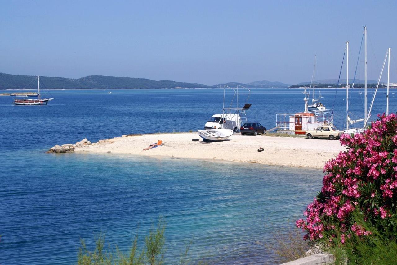 Family Friendly Seaside Apartments Brodarica, Sibenik - 15270 Bagian luar foto