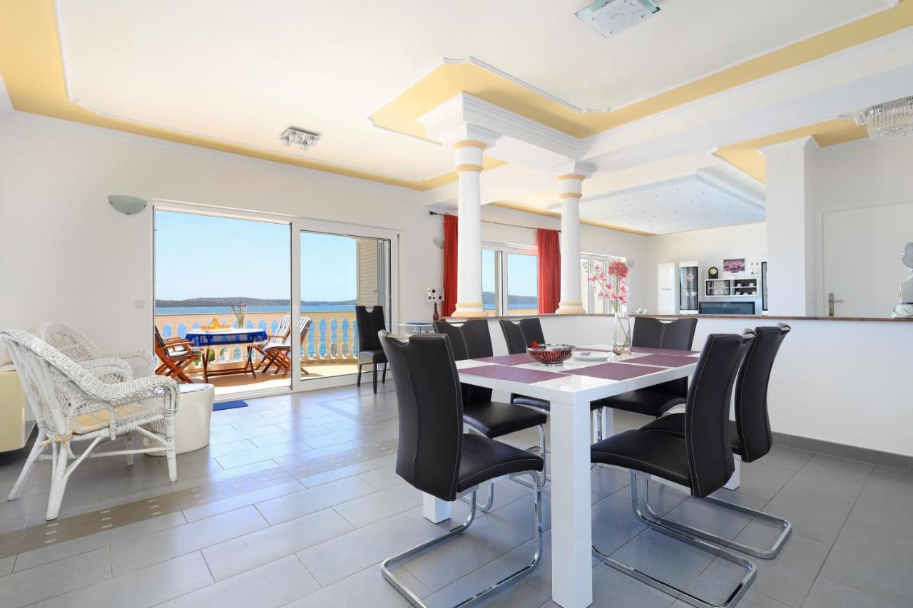 Family Friendly Seaside Apartments Brodarica, Sibenik - 15270 Bagian luar foto