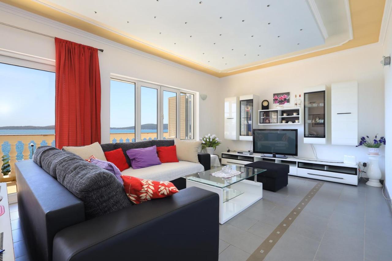 Family Friendly Seaside Apartments Brodarica, Sibenik - 15270 Bagian luar foto