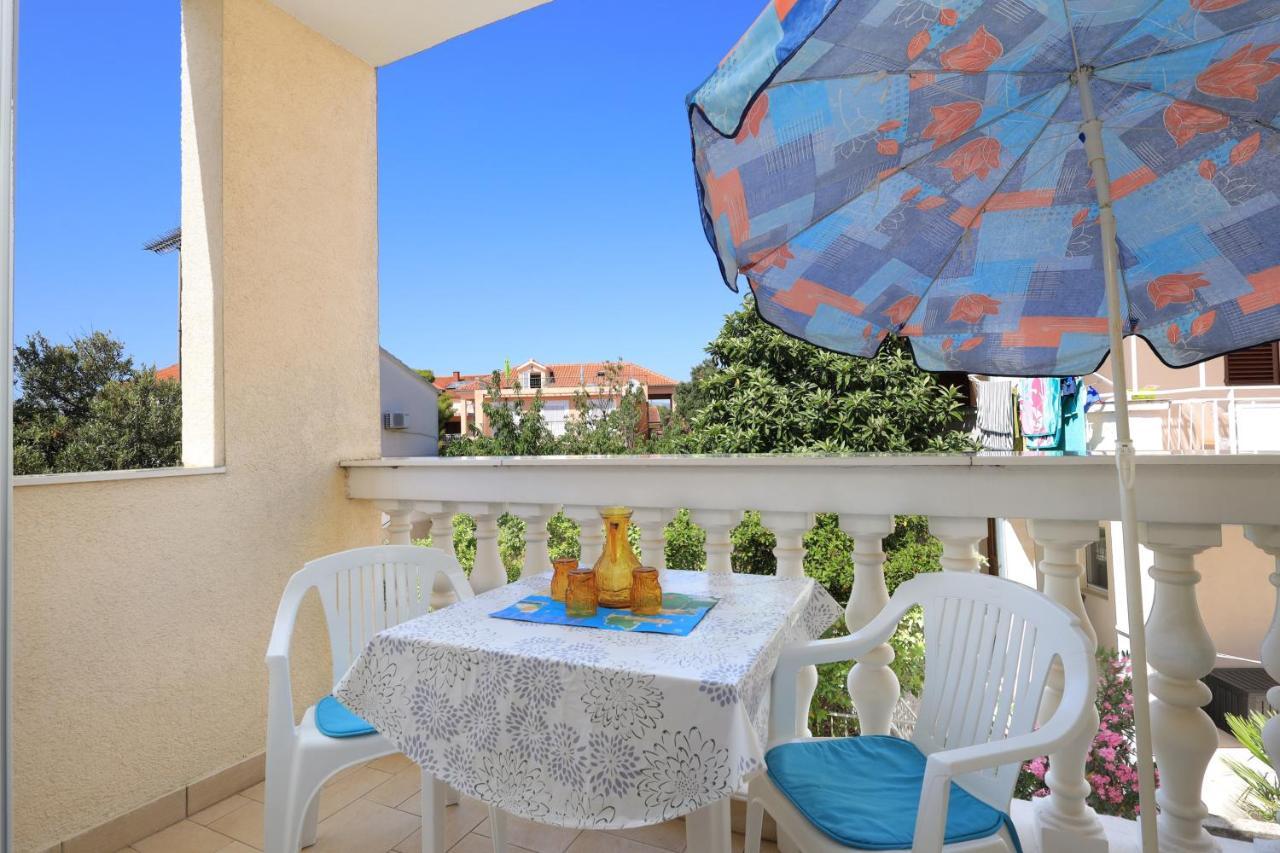 Family Friendly Seaside Apartments Brodarica, Sibenik - 15270 Bagian luar foto