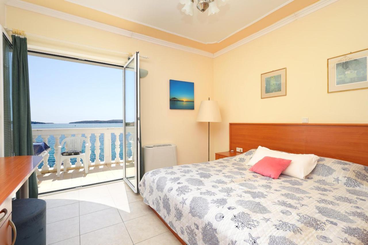 Family Friendly Seaside Apartments Brodarica, Sibenik - 15270 Bagian luar foto