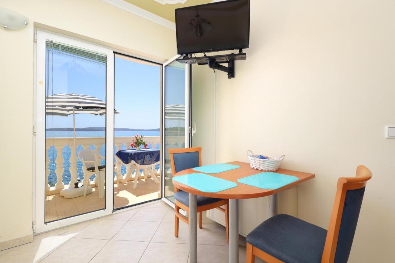 Family Friendly Seaside Apartments Brodarica, Sibenik - 15270 Bagian luar foto
