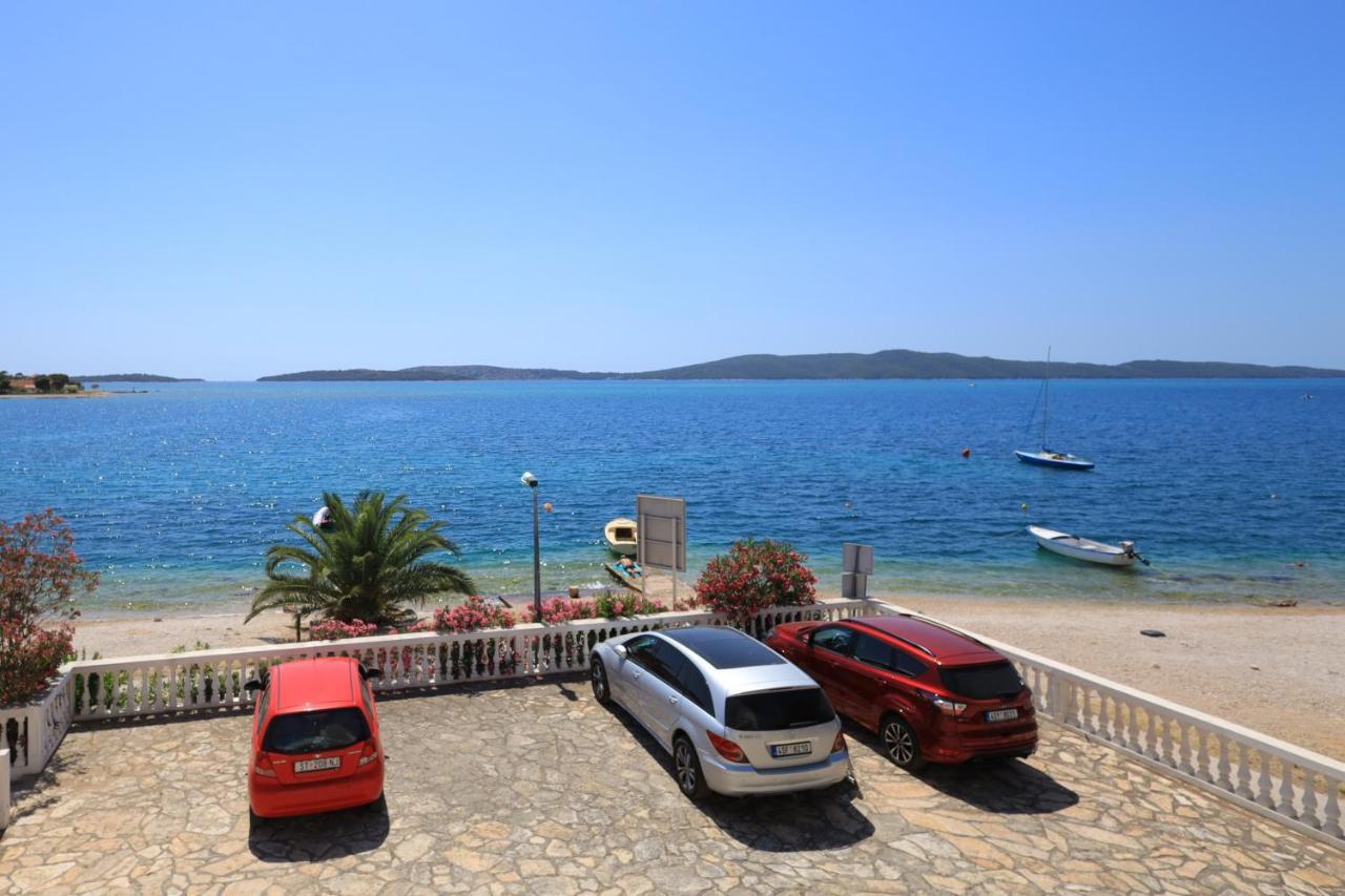 Family Friendly Seaside Apartments Brodarica, Sibenik - 15270 Bagian luar foto