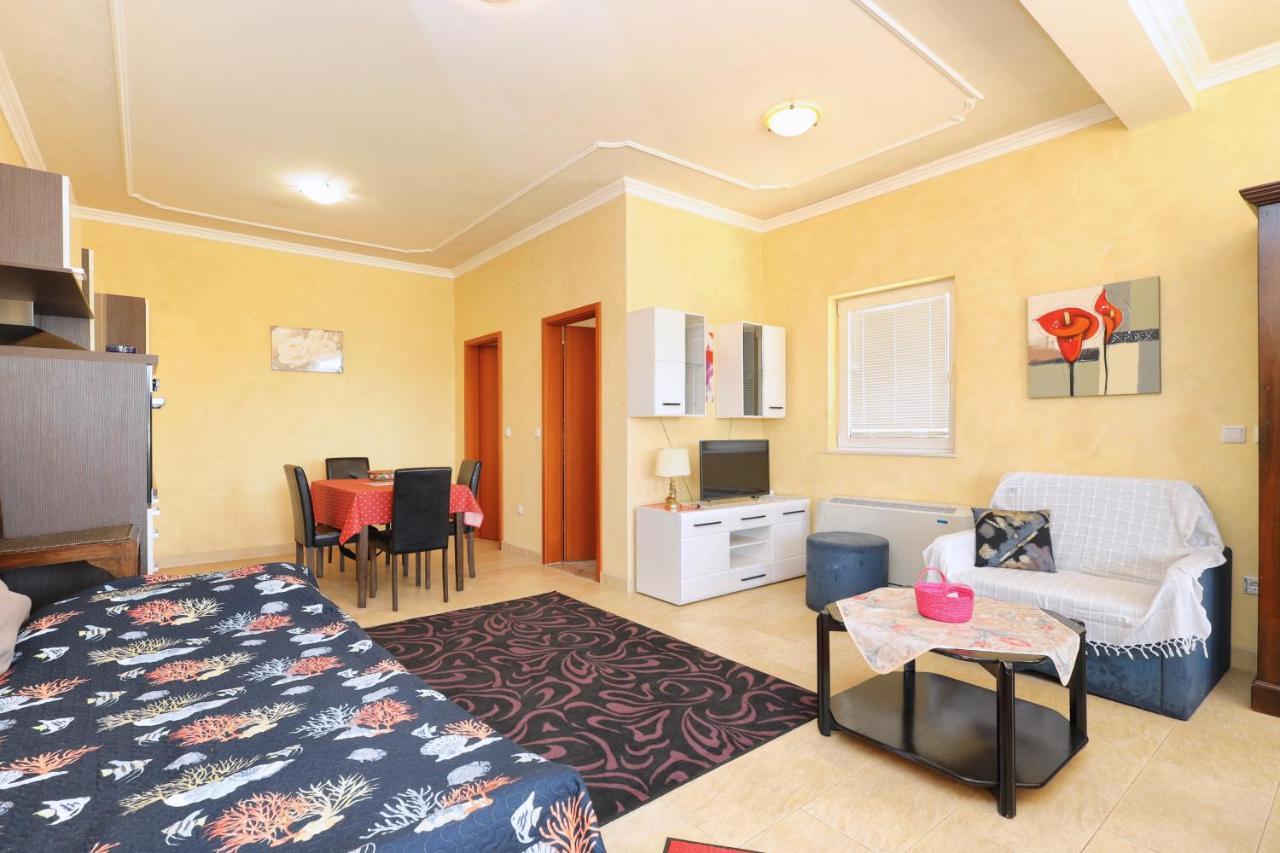 Family Friendly Seaside Apartments Brodarica, Sibenik - 15270 Bagian luar foto