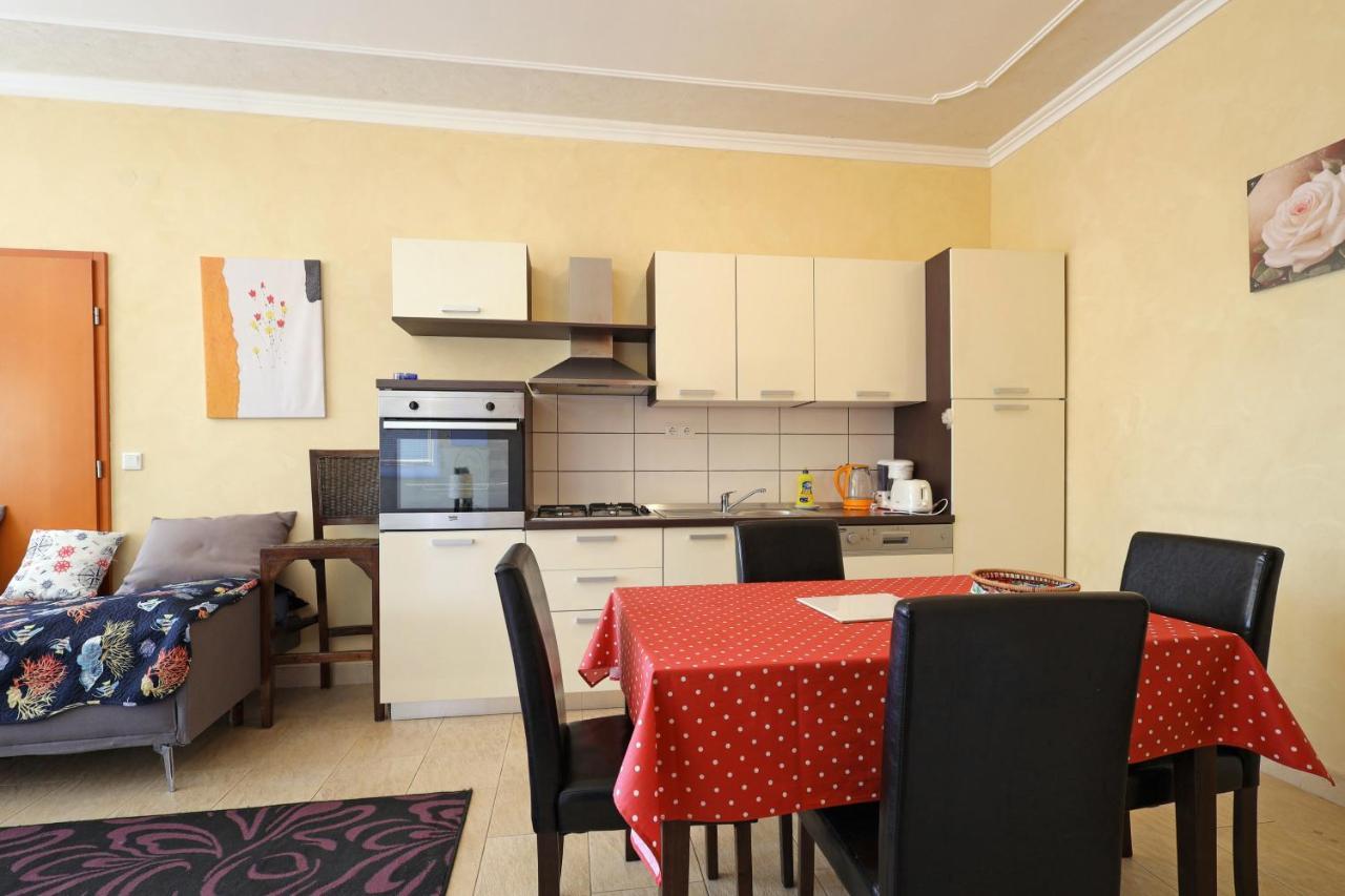 Family Friendly Seaside Apartments Brodarica, Sibenik - 15270 Bagian luar foto
