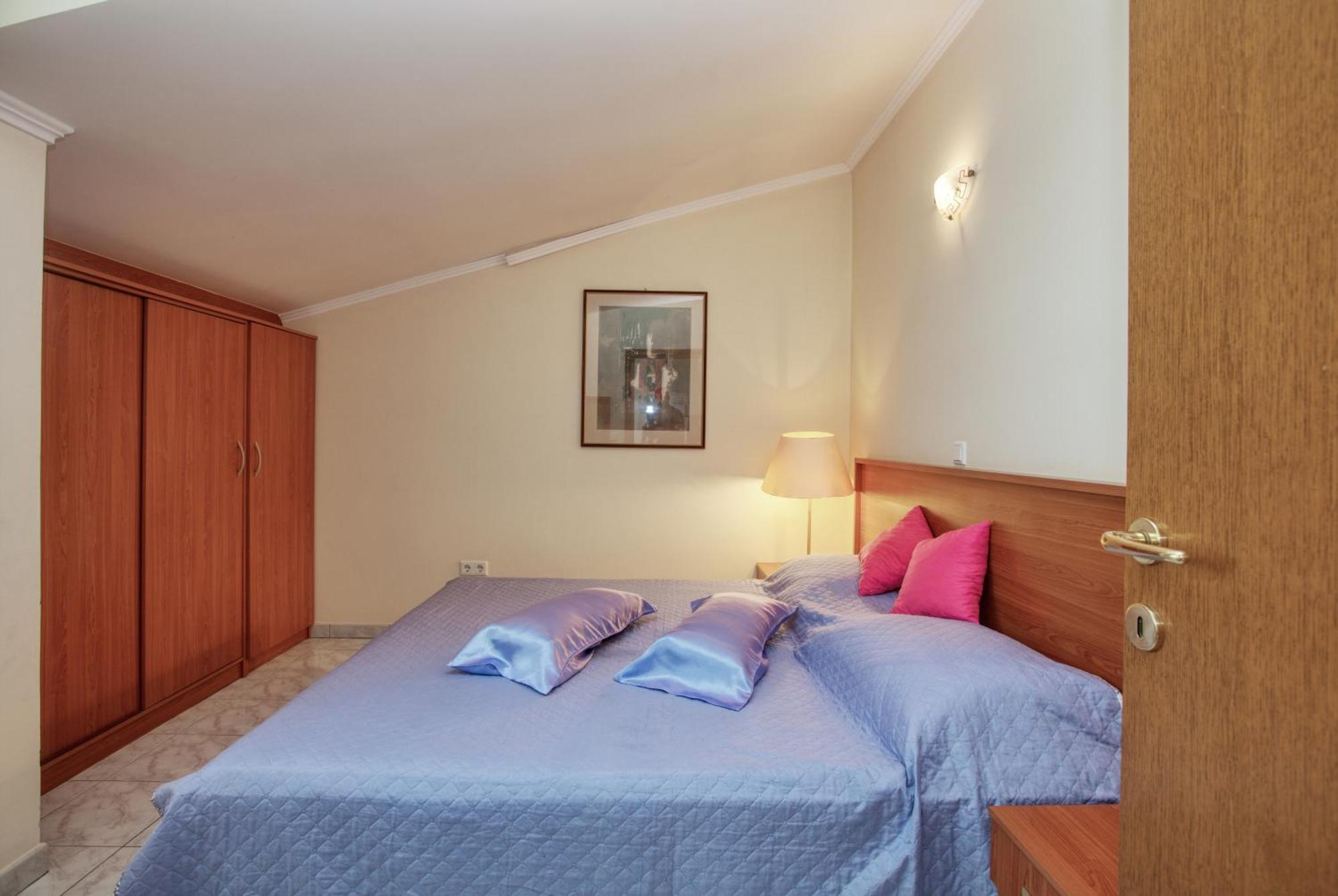Family Friendly Seaside Apartments Brodarica, Sibenik - 15270 Bagian luar foto
