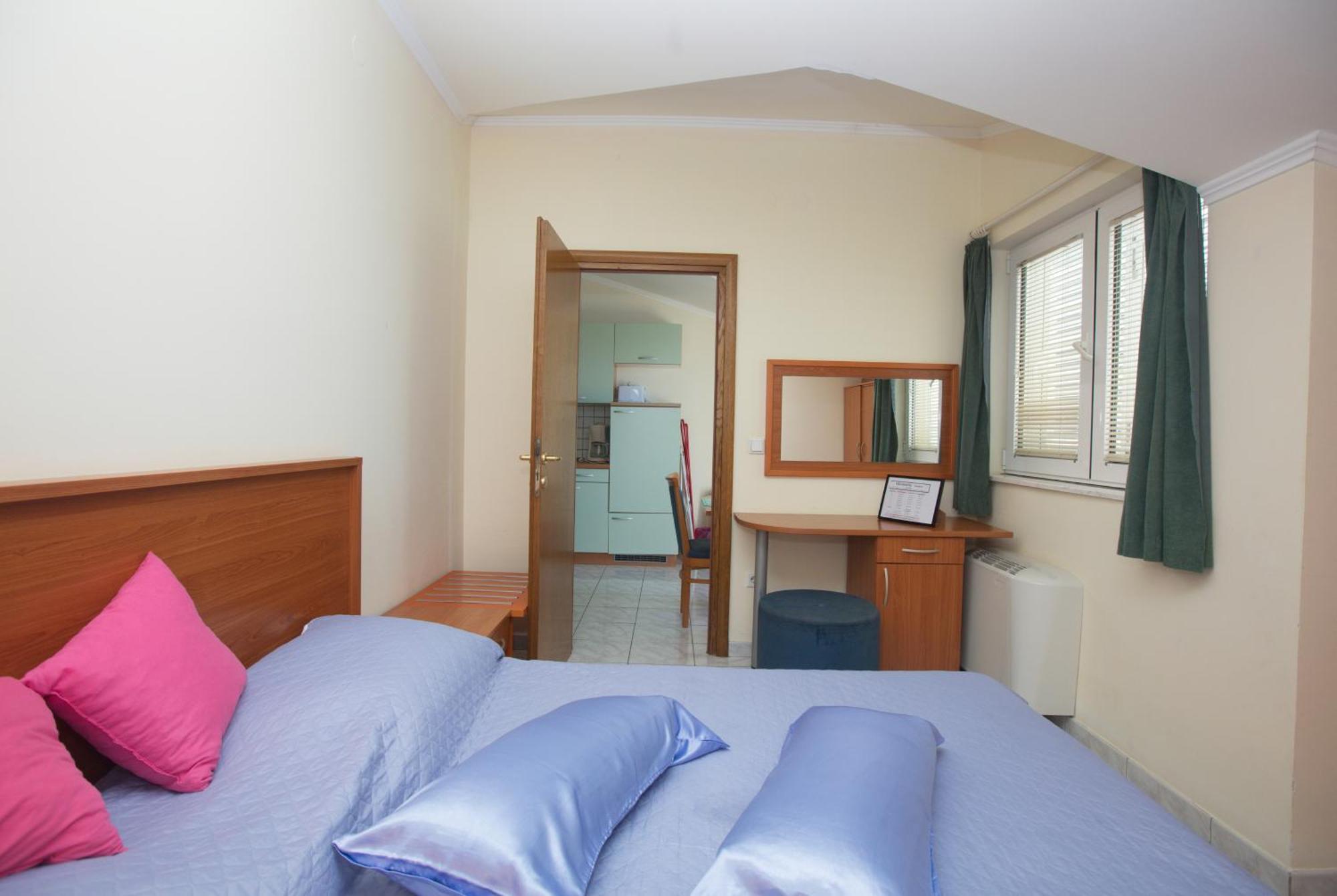 Family Friendly Seaside Apartments Brodarica, Sibenik - 15270 Ruang foto
