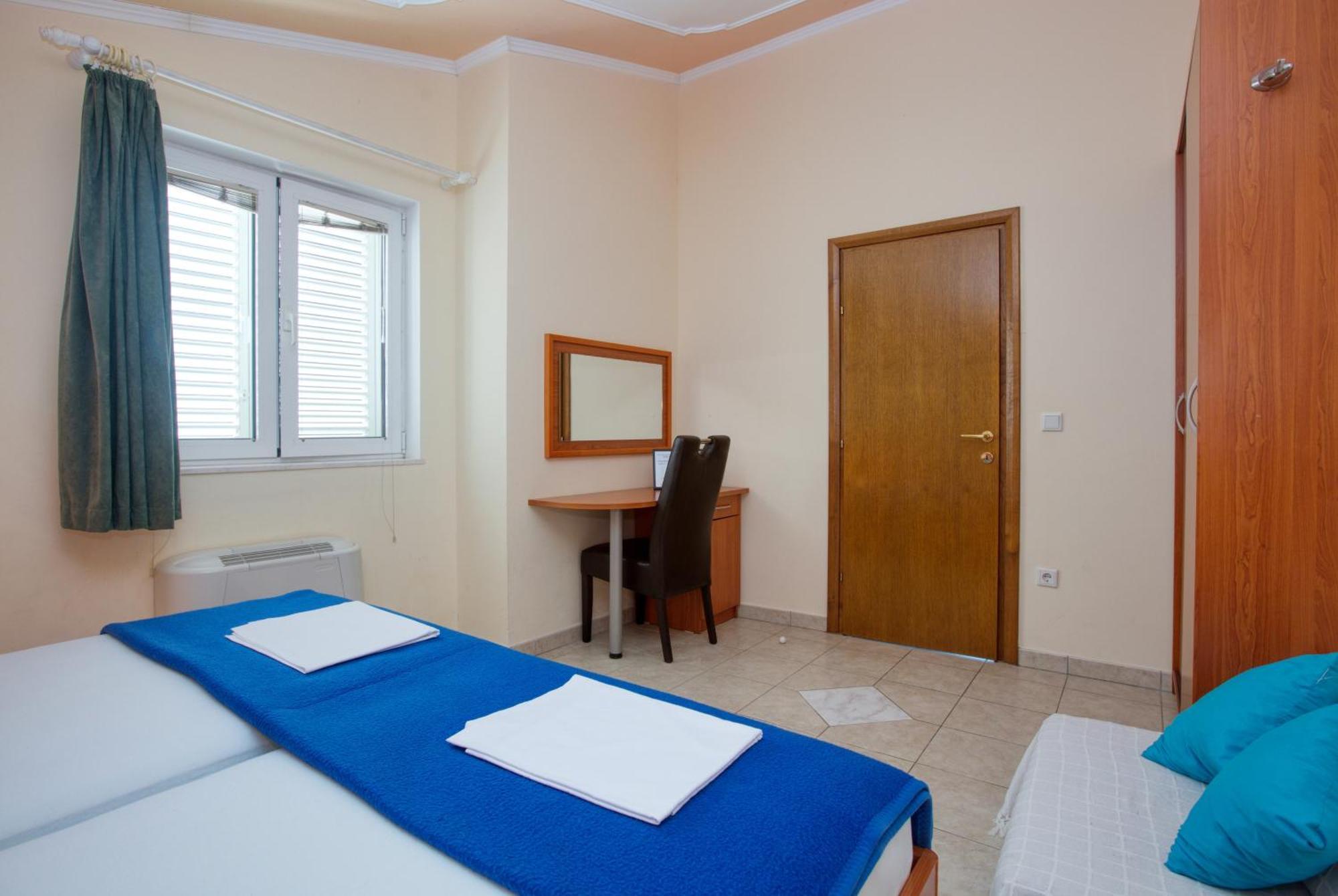 Family Friendly Seaside Apartments Brodarica, Sibenik - 15270 Ruang foto