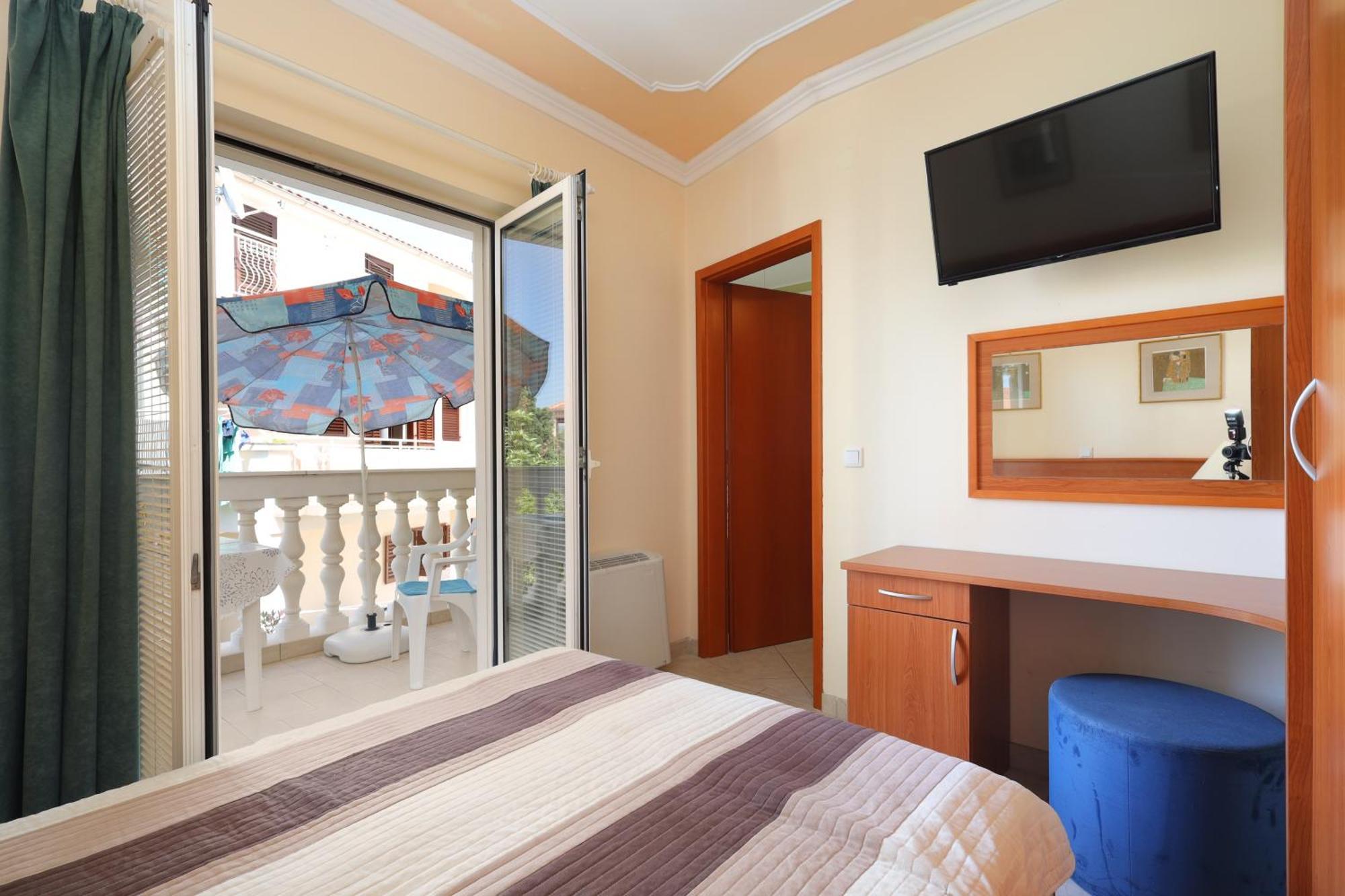 Family Friendly Seaside Apartments Brodarica, Sibenik - 15270 Ruang foto